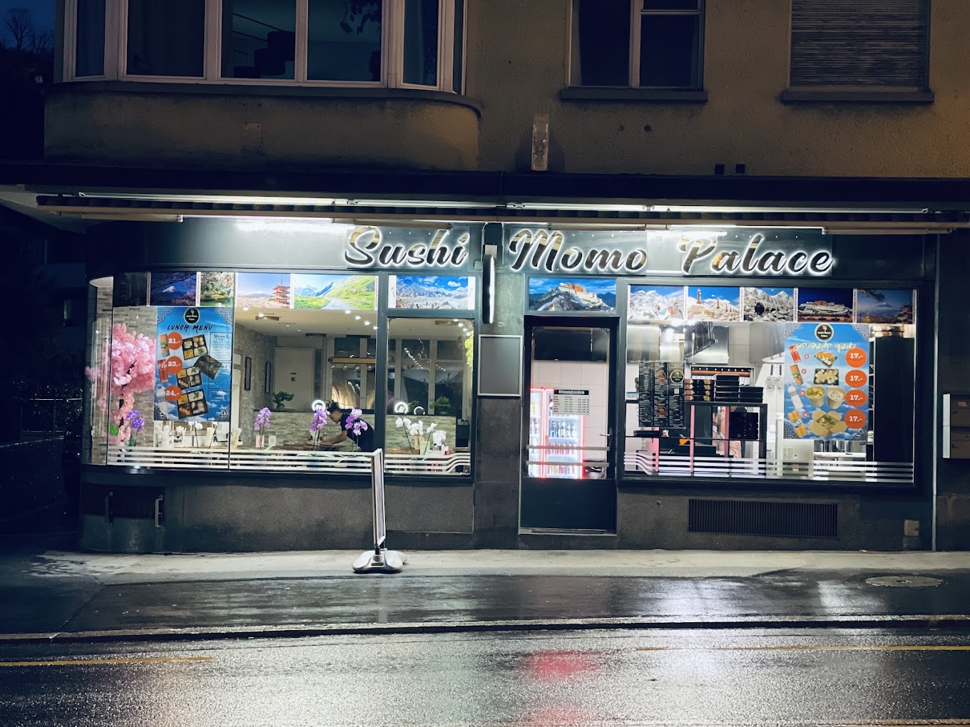 Aussenansicht von Sushi Momo Palace in Luzern bei Nacht